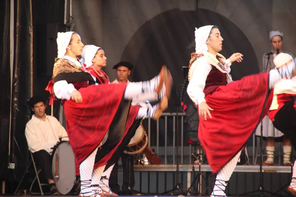 Traditioneller Baskischer Tanz Auf Einem Volksfest — Stockfoto