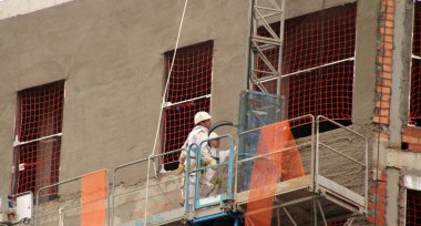 Kentsel bir çevrede inşaat alanı