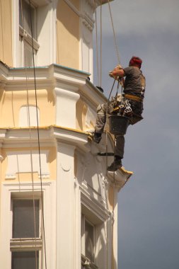 Kentsel bir çevrede inşaat alanı