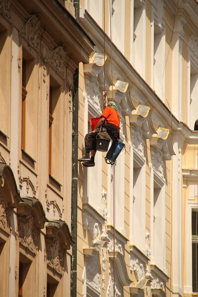 Строительная площадка в городской среде