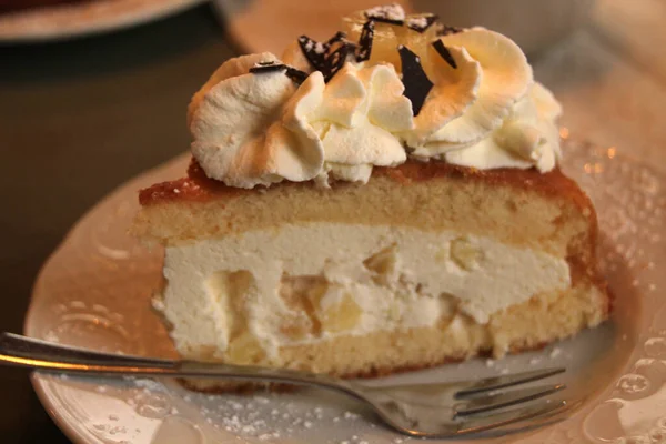 Gâteau Sur Une Table — Photo