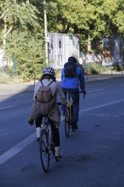 Biking Urban Enviroment — Stock Photo, Image