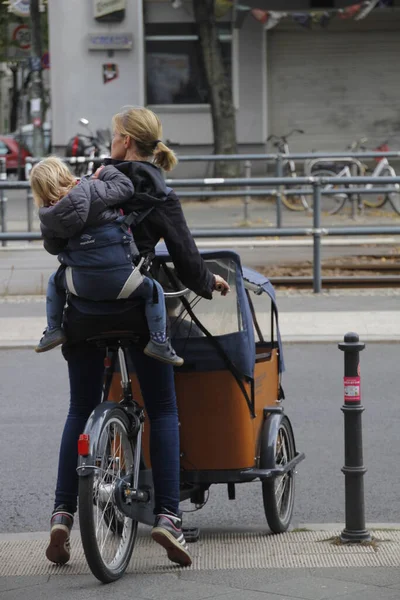 Andar Bicicleta Ambiente Urbano — Fotografia de Stock