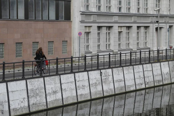 Andar Bicicleta Ambiente Urbano — Fotografia de Stock