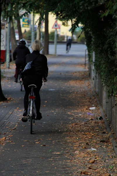 Biking Urban Enviroment — Stock Photo, Image