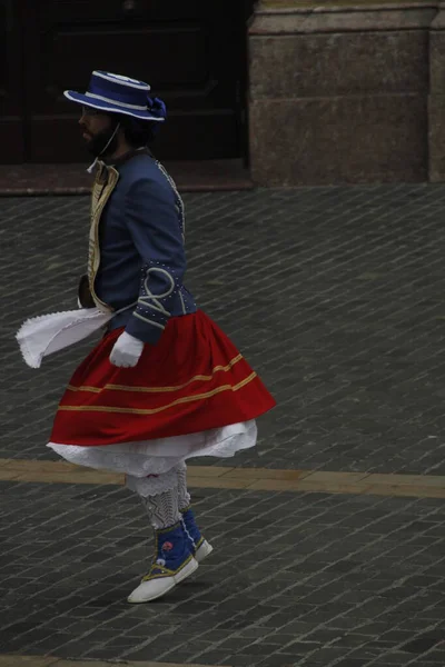 Halk Festivalinde Geleneksel Bas Dansı — Stok fotoğraf