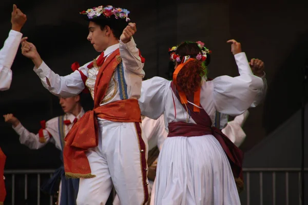 Halk Festivalinde Geleneksel Bas Dansı — Stok fotoğraf