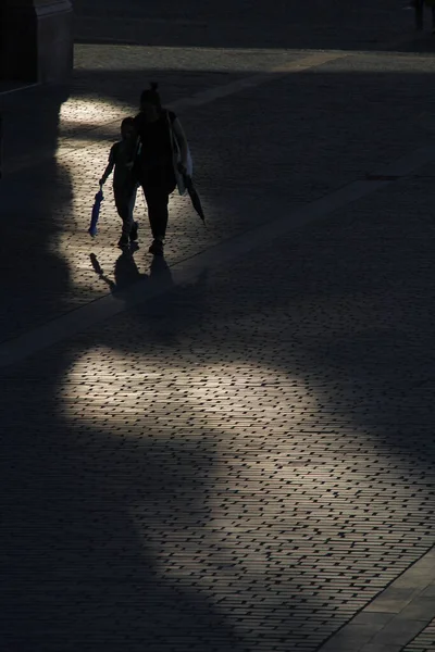 คนเด นในถนนคนเด — ภาพถ่ายสต็อก