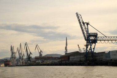 Bilbao nehrinde turnalar