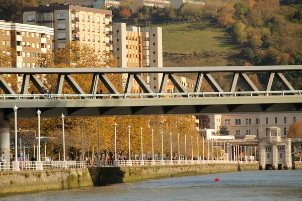 Bilbao Nehri Üzerindeki Köprü — Stok fotoğraf