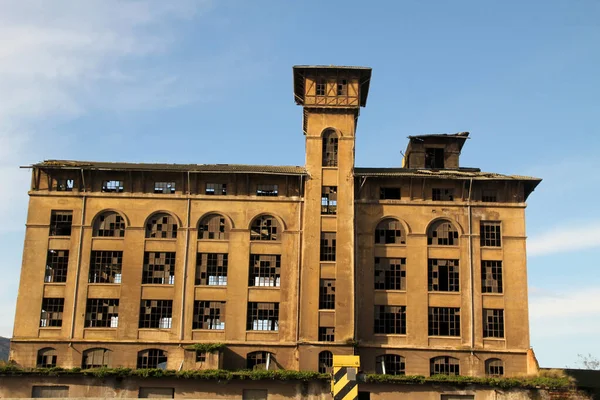 Edificio Abandonado Junto Estuario Bilbao — Foto de Stock