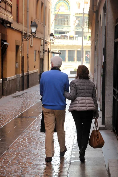 Couple Walking Street — Stock Photo, Image