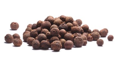 Yenibahar-Pimenta dioica meyve, yolları yığını