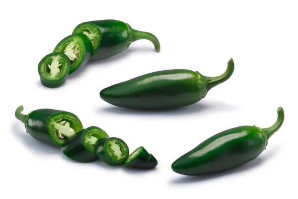 Tagliati a dadini e interi chiles Jalapeno, percorsi — Foto Stock