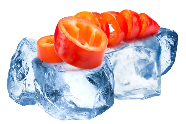 Zamrożony plasterek pieprzu chile izolowany — Zdjęcie stockowe