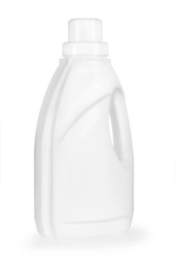 Beyaz plastik bir galon, beyaz arka planda izole edilmiş bir bidon.