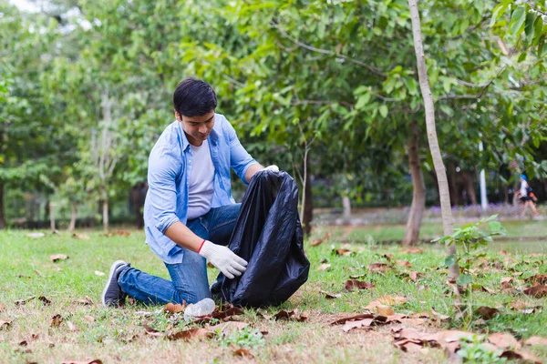 Man Volunteer Holding Garbage Bag Green Park — 스톡 사진