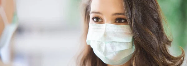 Cerrar Cara Mujer Que Usa Máscara Médica Para Prevenir Polvo — Foto de Stock