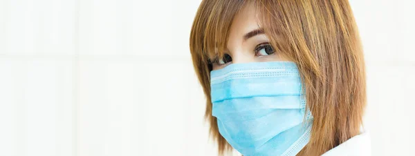 Tutup Wajah Wanita Asia Mengenakan Masker Medis Untuk Mencegah Virus — Stok Foto