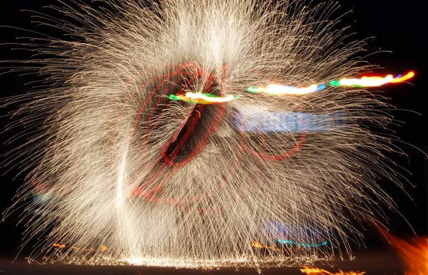 Kyiv (Kiev), Ukraine, fire show, fire dancer with fireworks — Stock Photo, Image