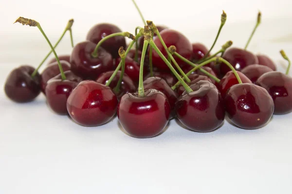 Fresh cherry isolated — Stock Photo, Image