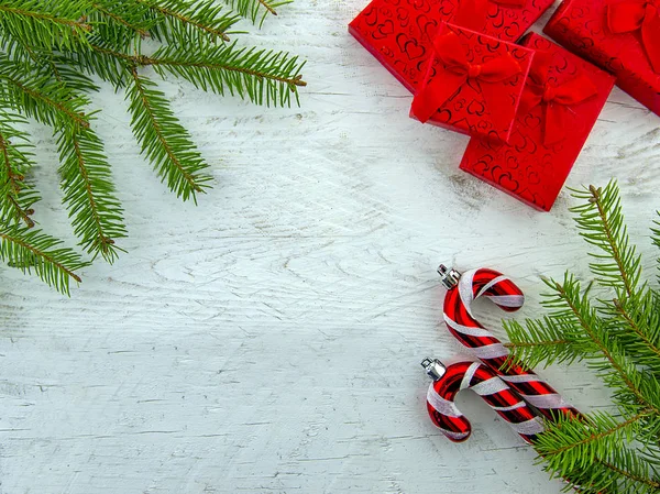 Tiempo Vacaciones Árbol Navidad Decoraciones Navideñas Sobre Fondo Madera Blanca — Foto de Stock