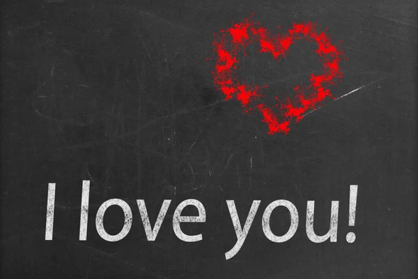 这是情人节的时间 用白垩写在黑板和红心上的爱的信息 — 图库照片