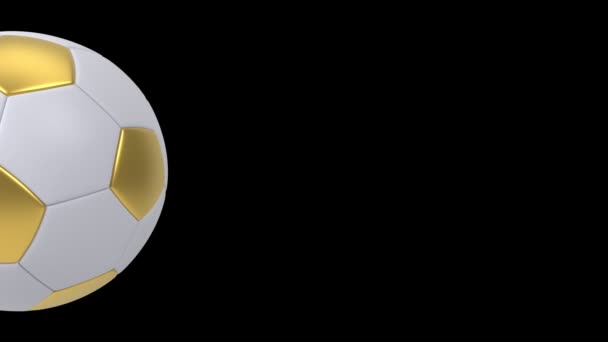 Ouro realista e bola de futebol branco isolado em fundo preto. 3d looping animação . — Vídeo de Stock
