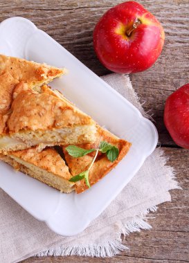 Charlotte pasta elmalı