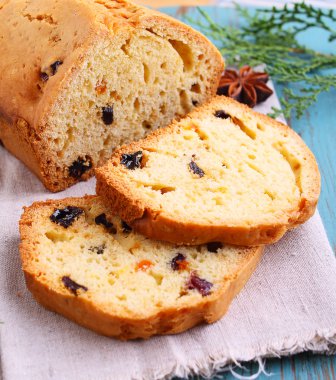 Kuru üzüm ile ev yapımı kek