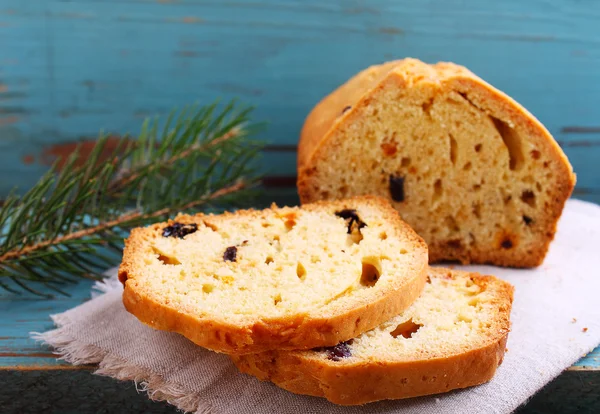 Kuru üzüm ile ev yapımı kek