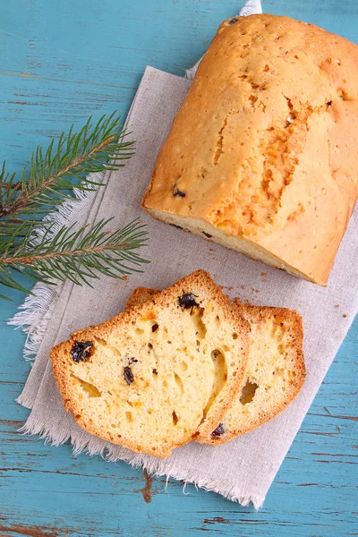 Torta fatta in casa con uvetta — Foto Stock