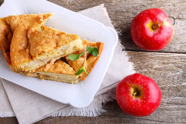 Charlotte pasta elmalı