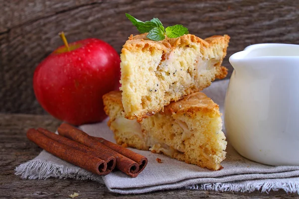 Torta di charlotte con mele — Foto Stock