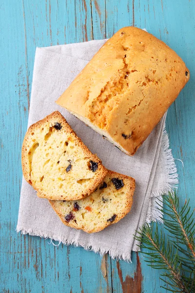 Torta casera con pasas — Foto de Stock