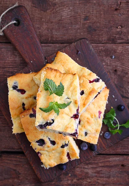 Cake with blueberries sliced — Stock Photo, Image