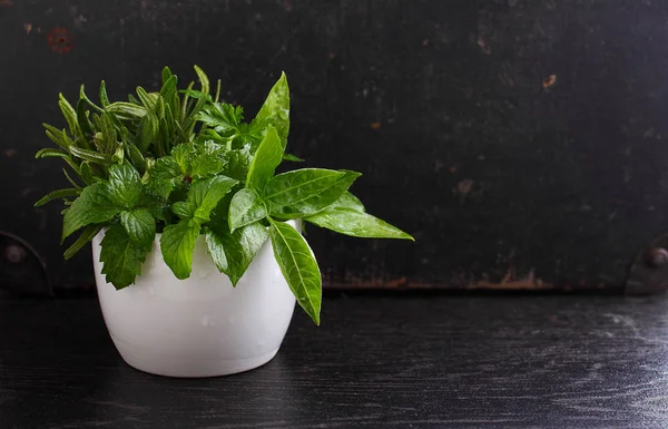 Bowl of fresh herbs — Stock Photo, Image