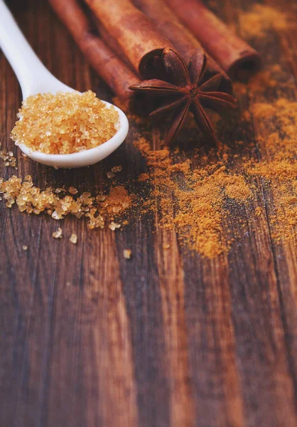 Sopa ve toz tarçın, anason, şeker kamışı 