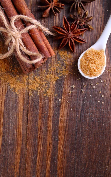 Sopa ve toz tarçın, anason, şeker kamışı 