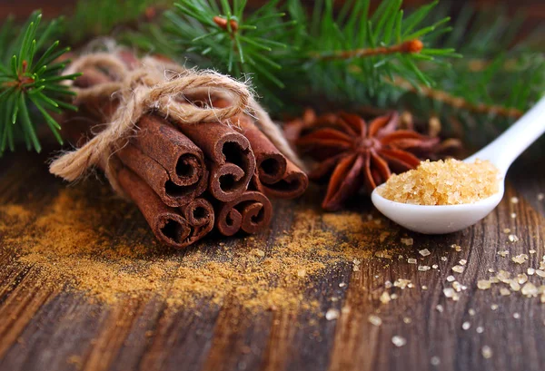 Sopa ve toz tarçın, anason, şeker kamışı 