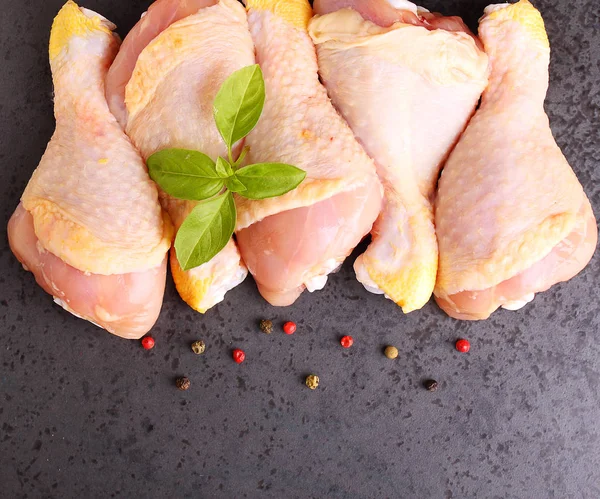 Jambes de poulet crues — Photo