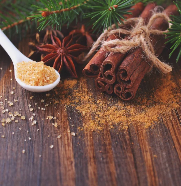 Sopa ve toz tarçın, anason, şeker kamışı 