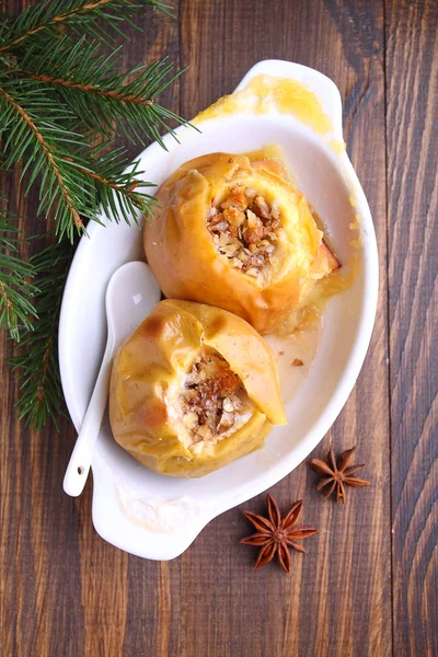 Baked apples with honey and nuts in a white plate — Stock Photo, Image