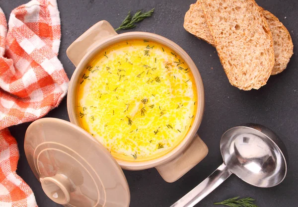 Balık çorbası ile somon ve peynir