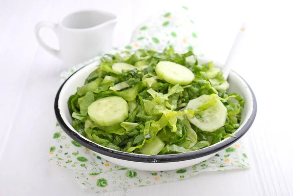 Salat aus Gurken und Gemüse — Stockfoto