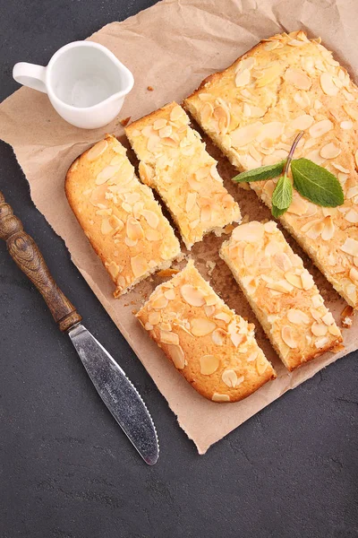 Zelfgemaakte biscuit taart — Stockfoto