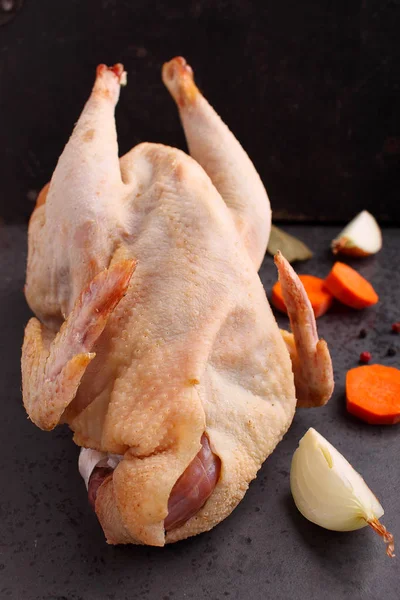 Ωμό κοτόπουλο με λαχανικά — Φωτογραφία Αρχείου