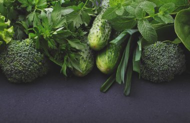 yeşil sebzeler kümesi