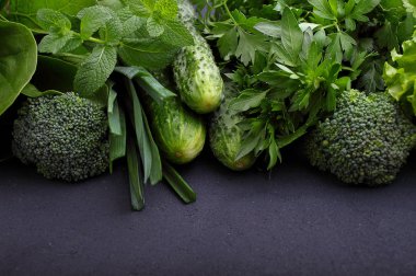 yeşil sebzeler kümesi