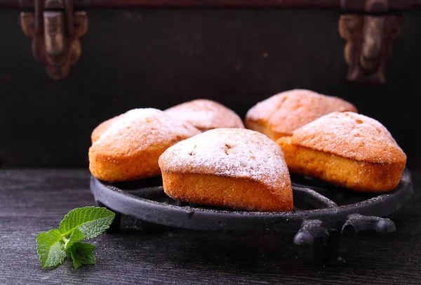 Bolinhos caseiros em forma de coração — Fotografia de Stock